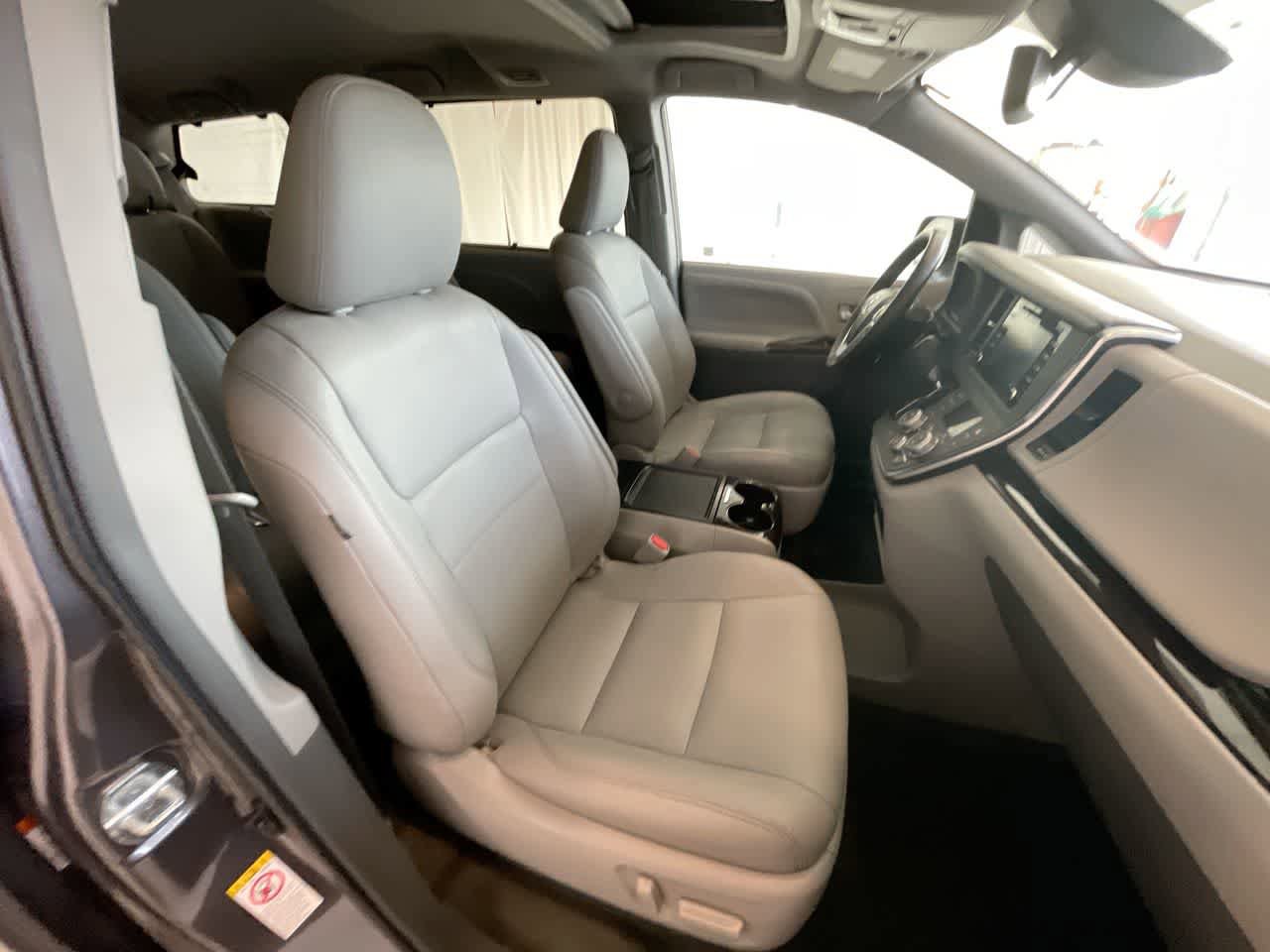 Used 2018 Toyota Sienna XLE w/ XLE Navigation Package image 26