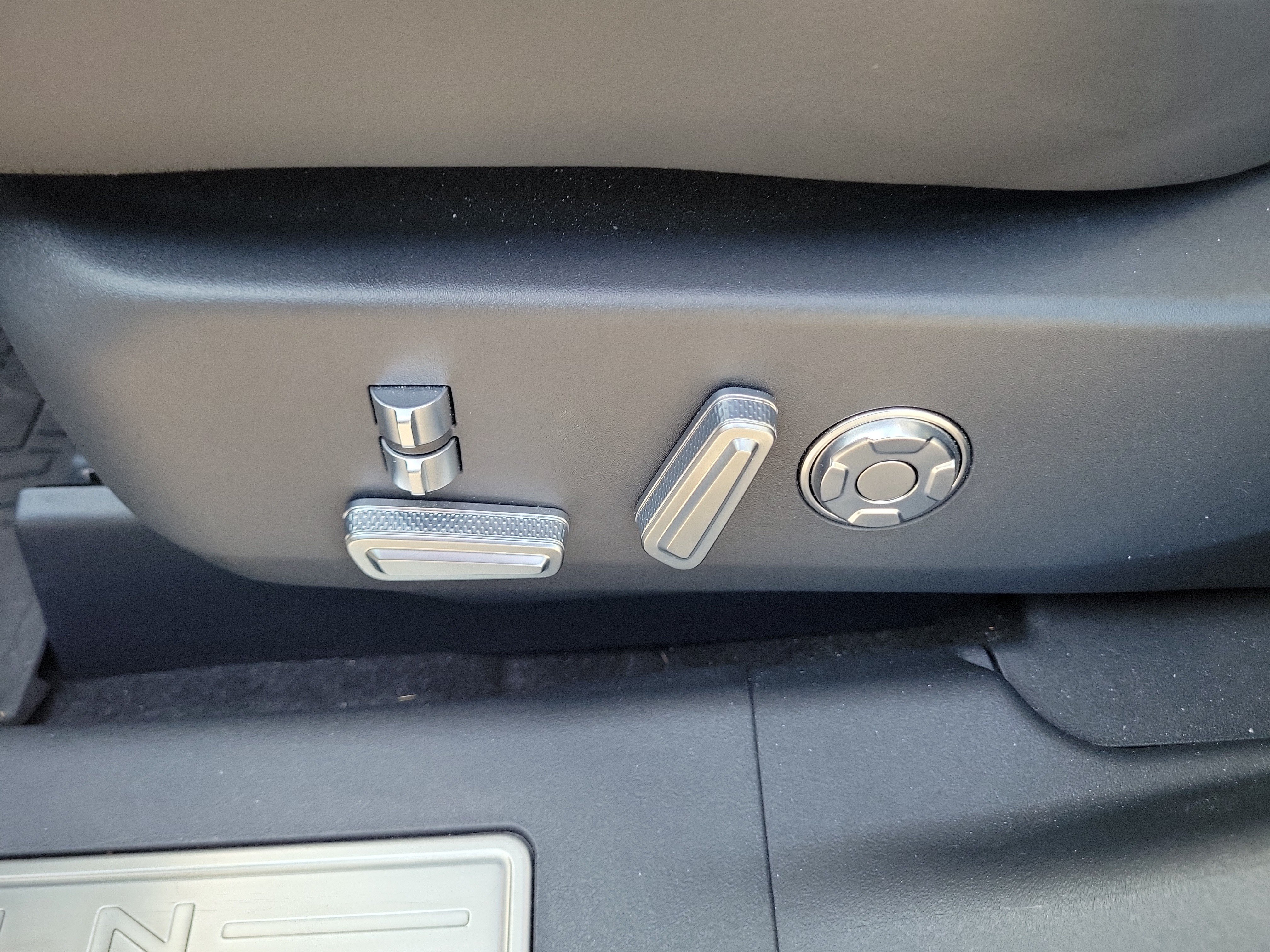 Used 2025 Lincoln Nautilus Reserve AWD/4WD image 25