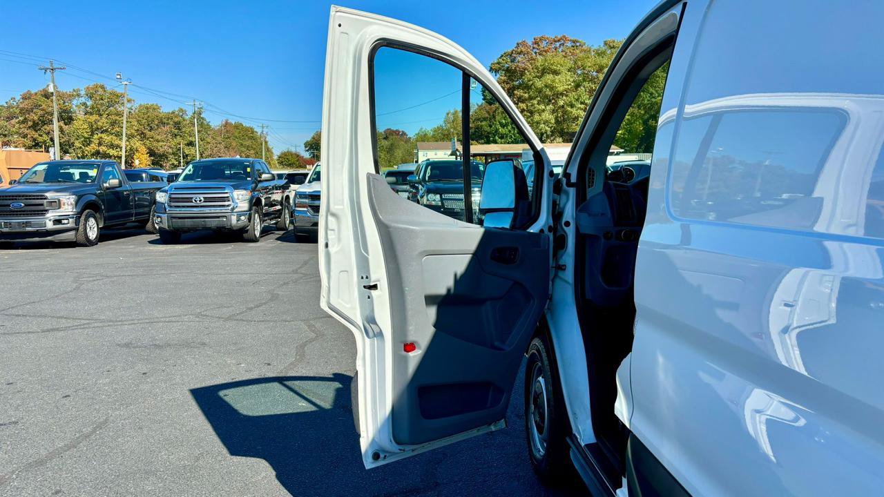 Used 2018 Ford Transit 250 130 Low Roof RWD image 15