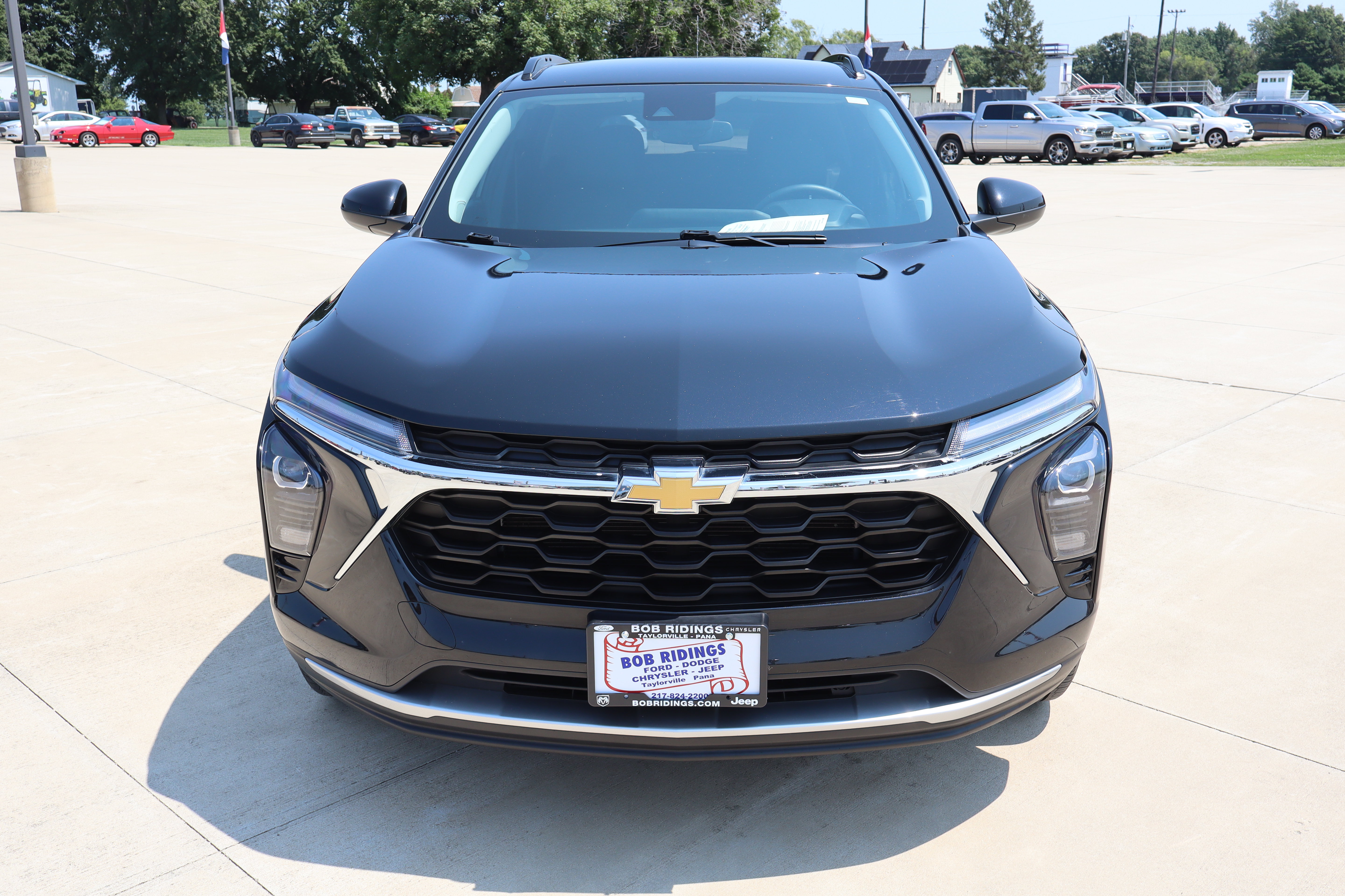 Used 2024 Chevrolet Trax LT w/ Driver Confidence Package FWD image 2