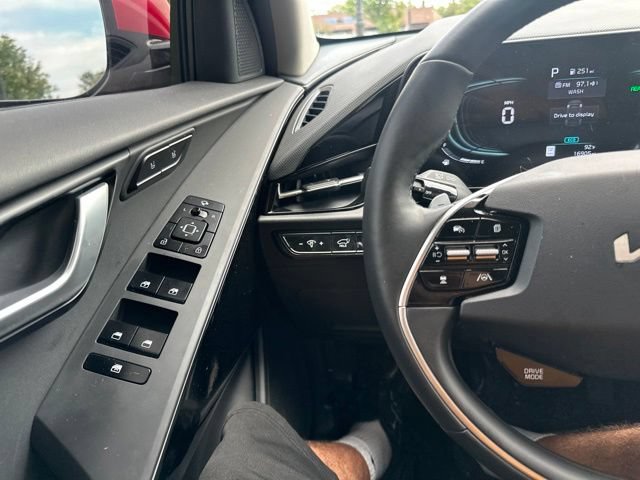 Certified 2024 Kia Niro FWD image 44
