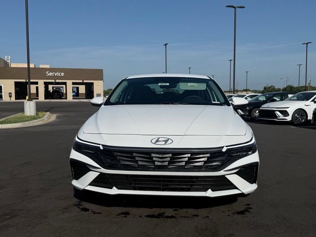 New 2026 Hyundai Elantra Hybrid FWD image 2