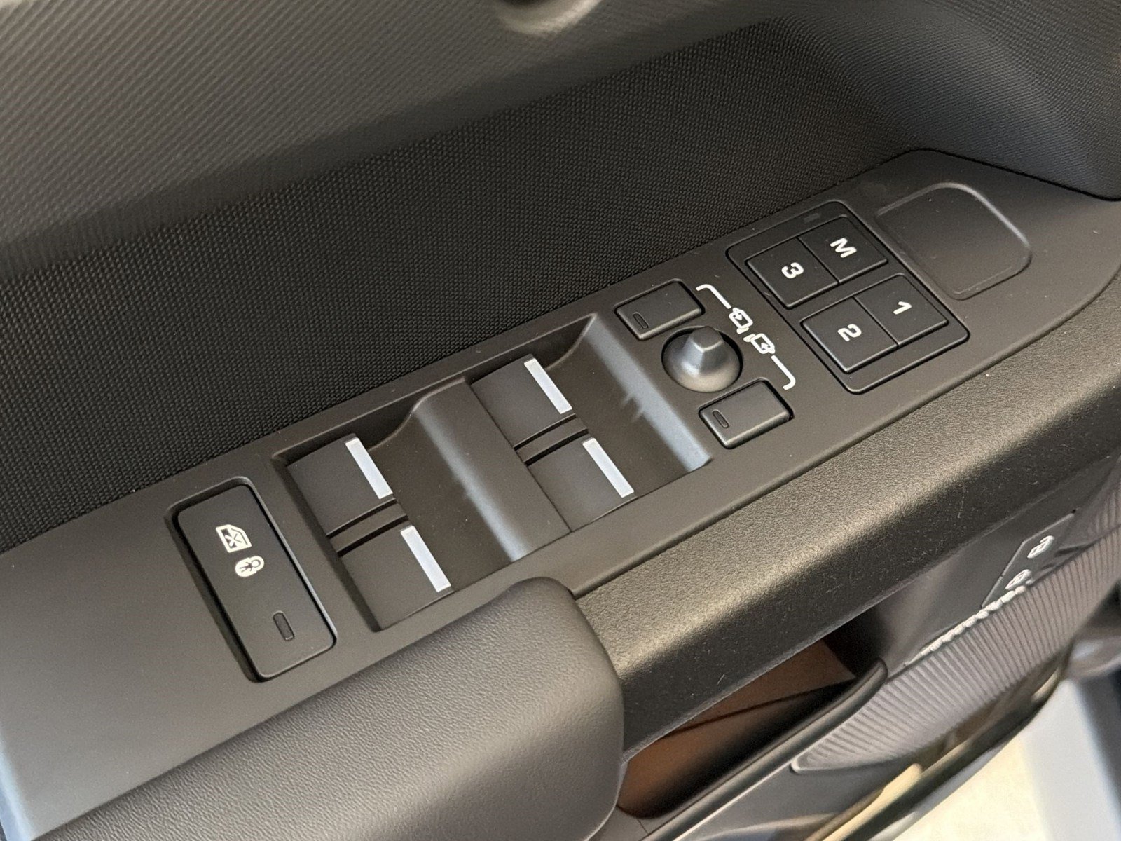 New 2026 Land Rover Defender 110 OCTA AWD/4WD image 13