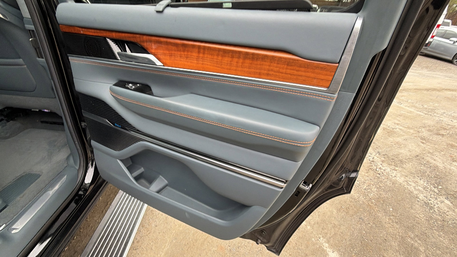 Certified 2022 Jeep Grand Wagoneer Series II AWD/4WD image 21