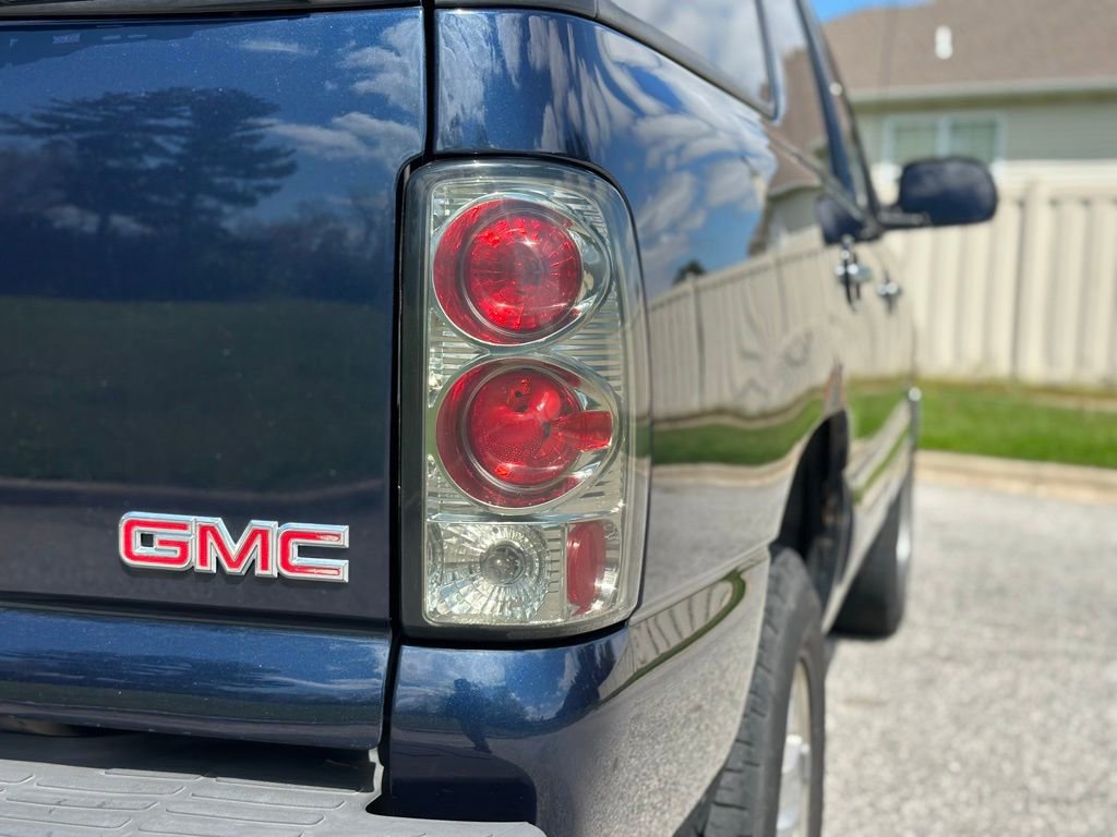 Used 2005 GMC Yukon SLE w/ Cargo Package RWD image 12