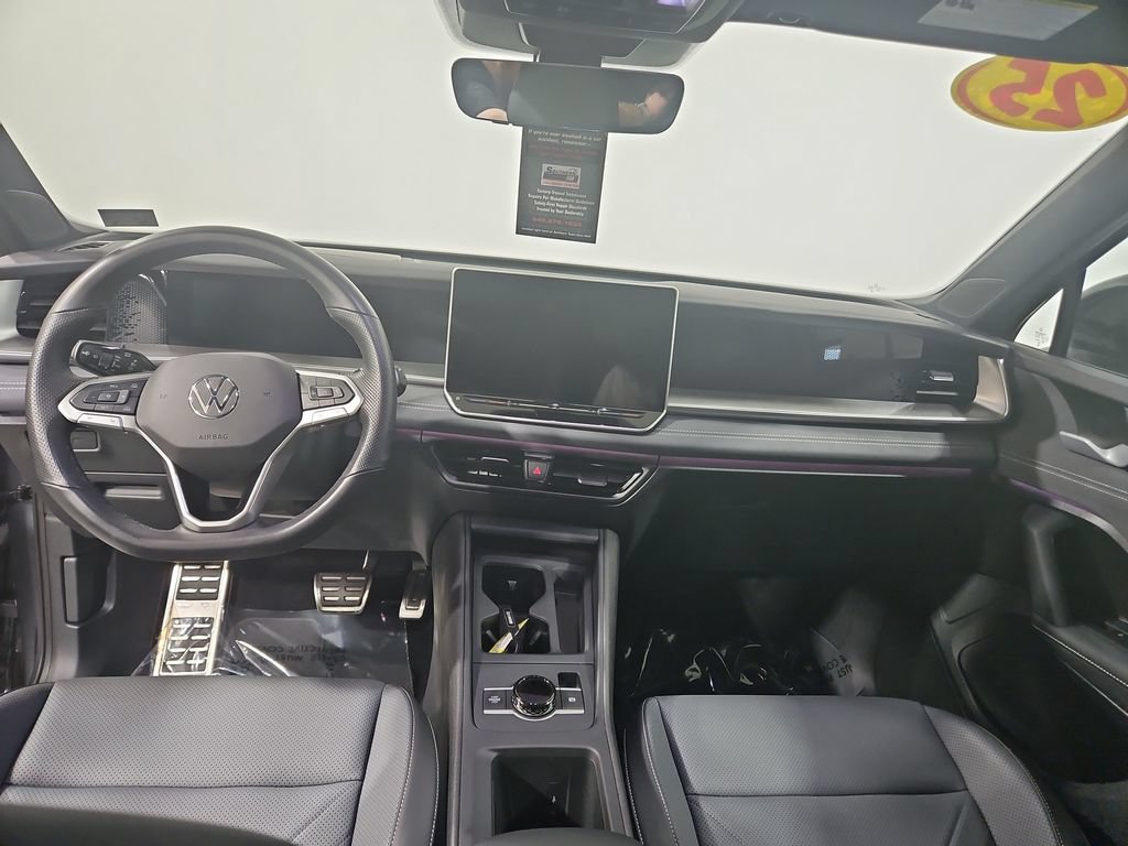 Certified 2025 Volkswagen Tiguan SE R-Line AWD/4WD image 13