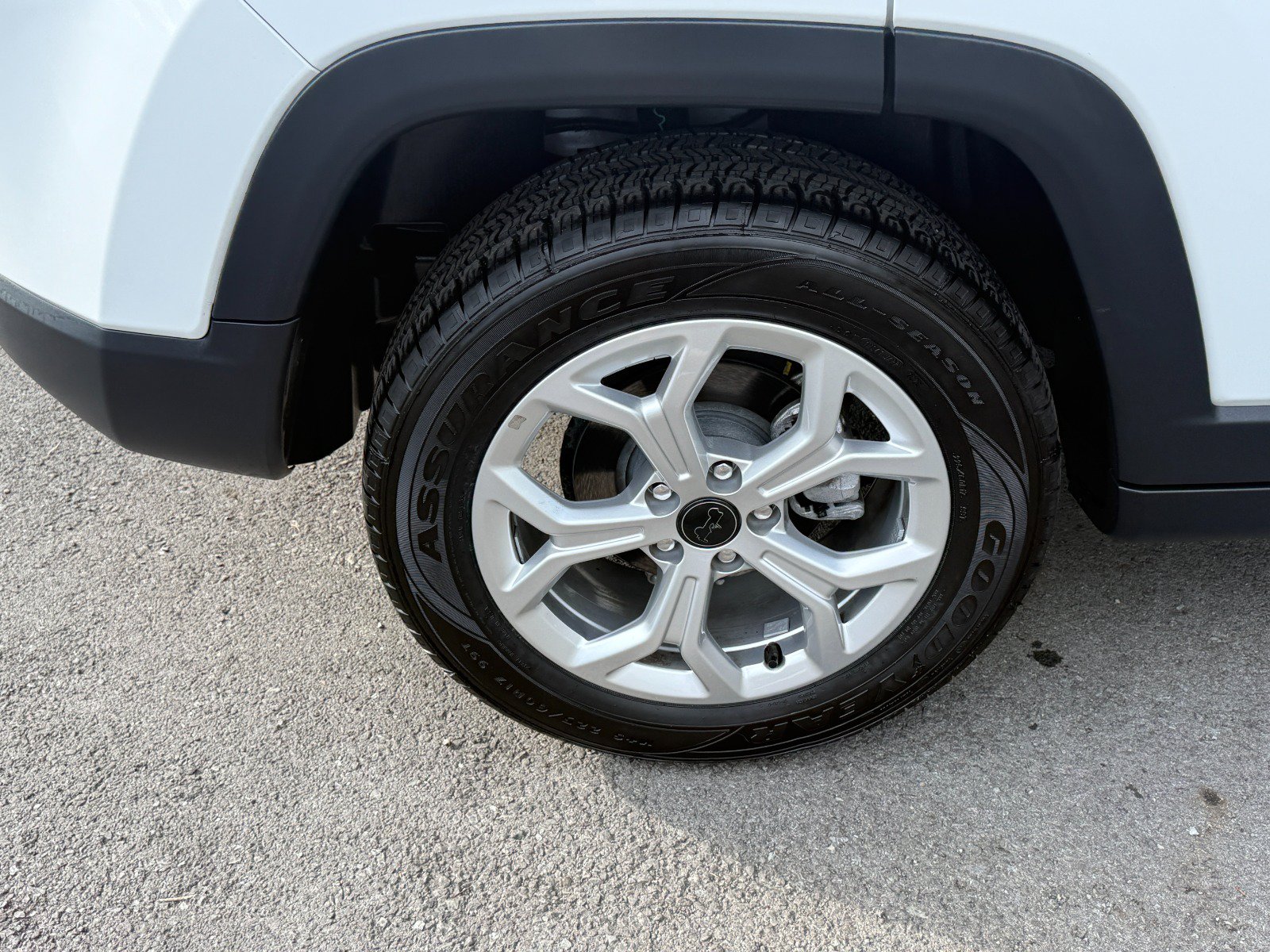 Used 2025 Jeep Compass Latitude AWD/4WD image 11