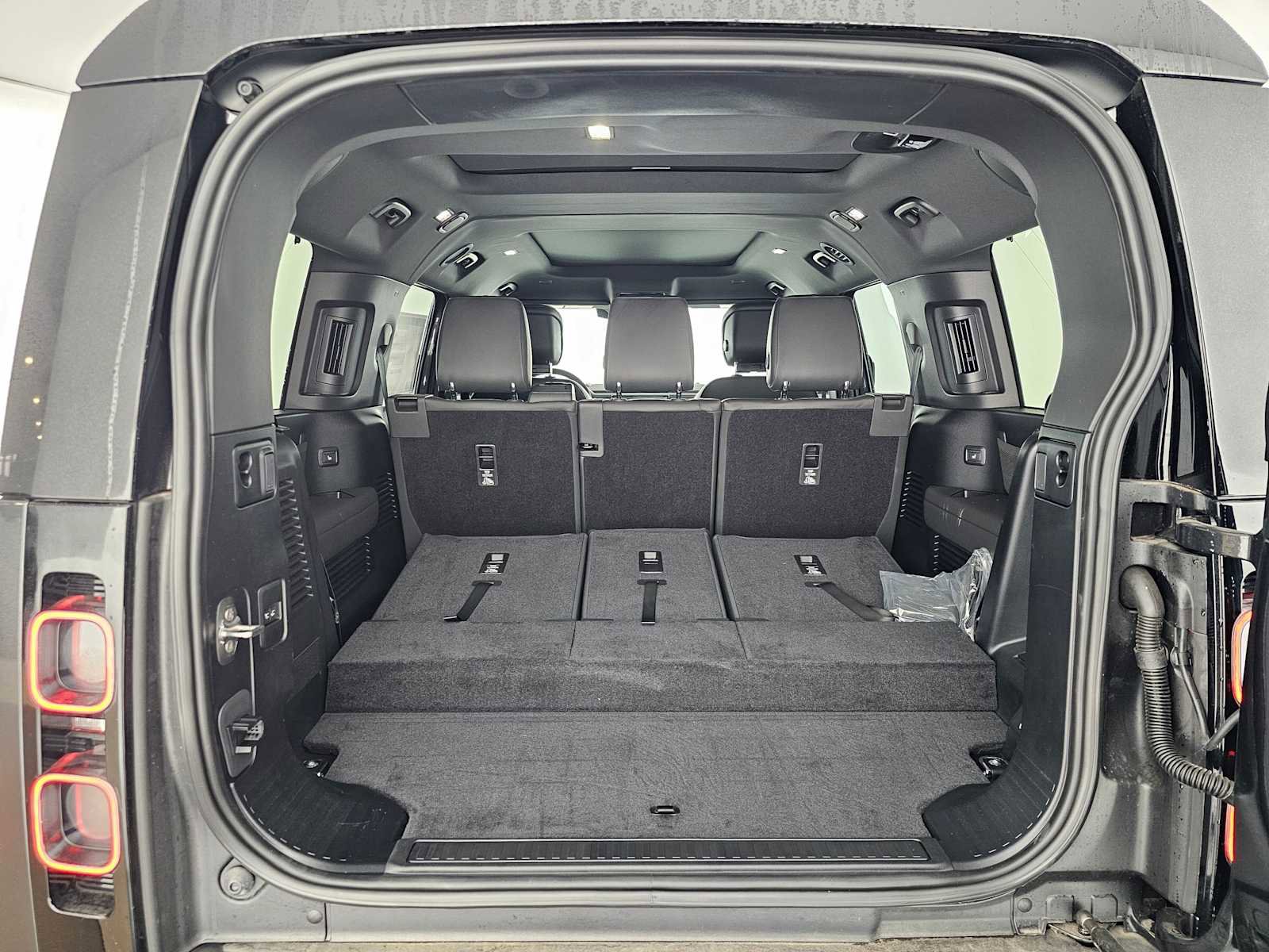 New 2024 Land Rover Defender 130 V8 image 15
