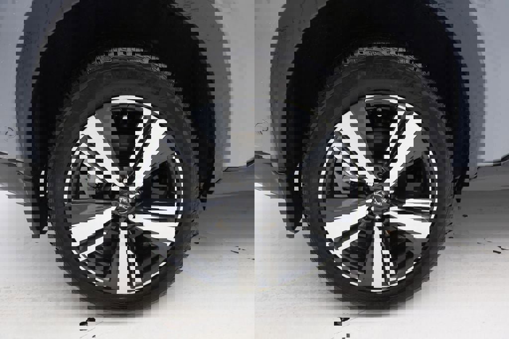 Used 2023 Nissan Rogue SL w/ SL Premium Package image 10