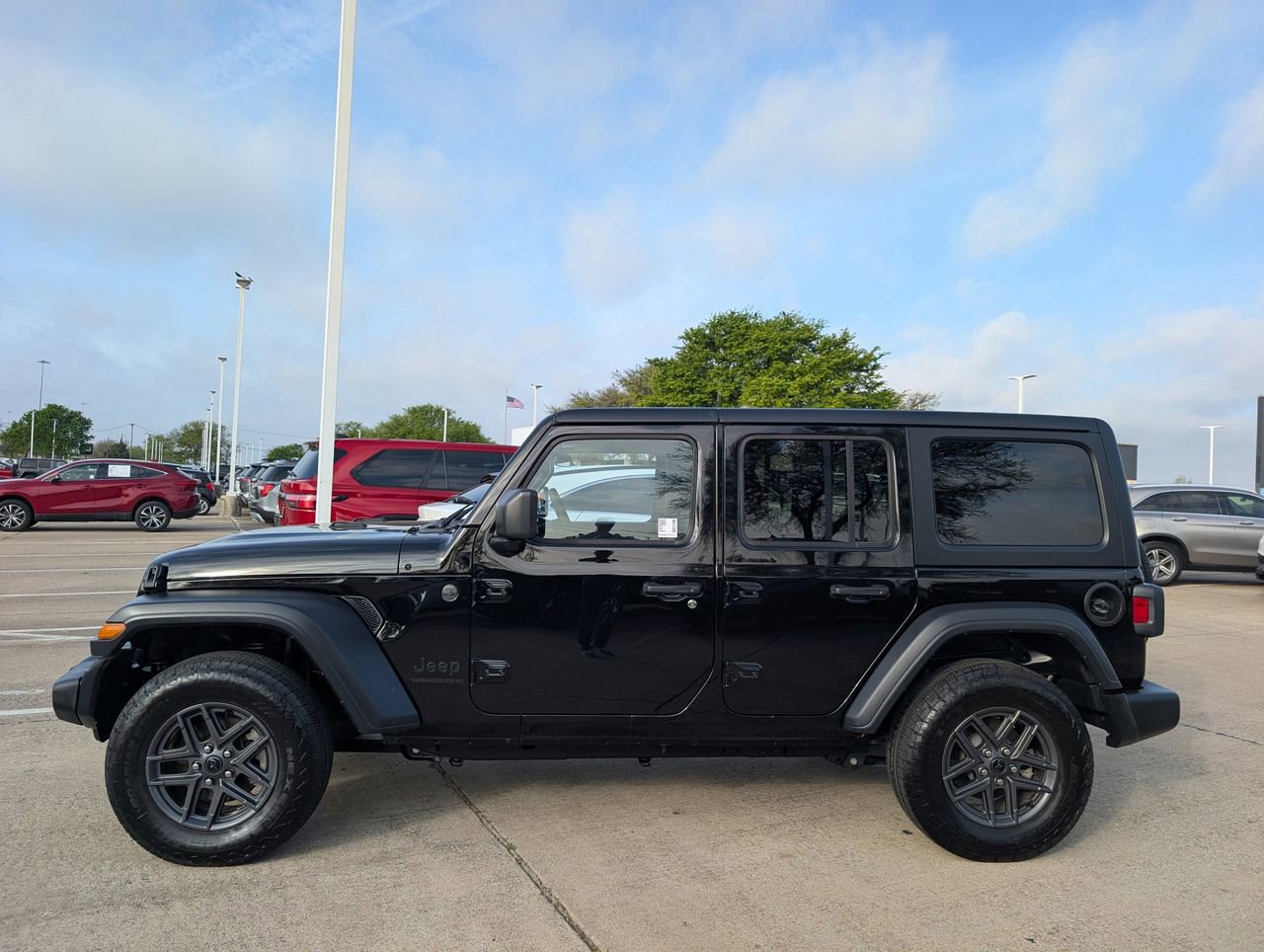 Used 2025 Jeep Wrangler Sport S image 3
