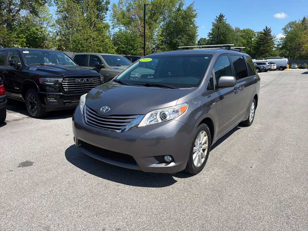 Used 2017 Toyota Sienna XLE AWD/4WD image 4
