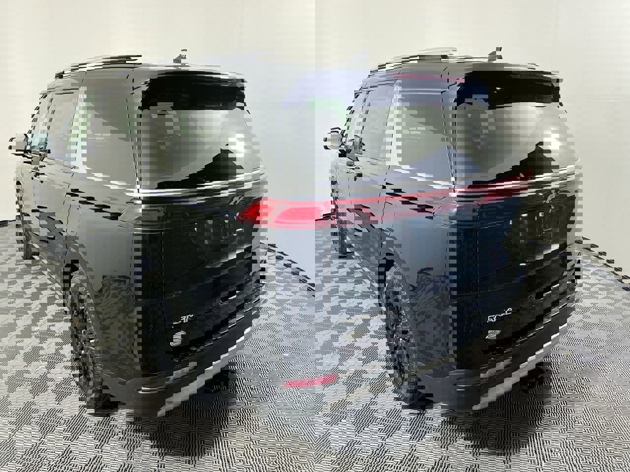 Used 2024 Kia Carnival SX Prestige image 5