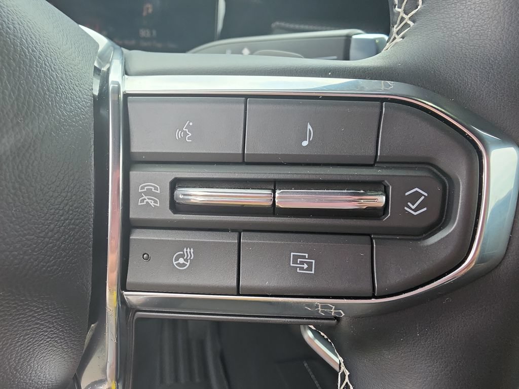 Certified 2025 GMC Acadia Denali w/ Super Cruise Package FWD image 27