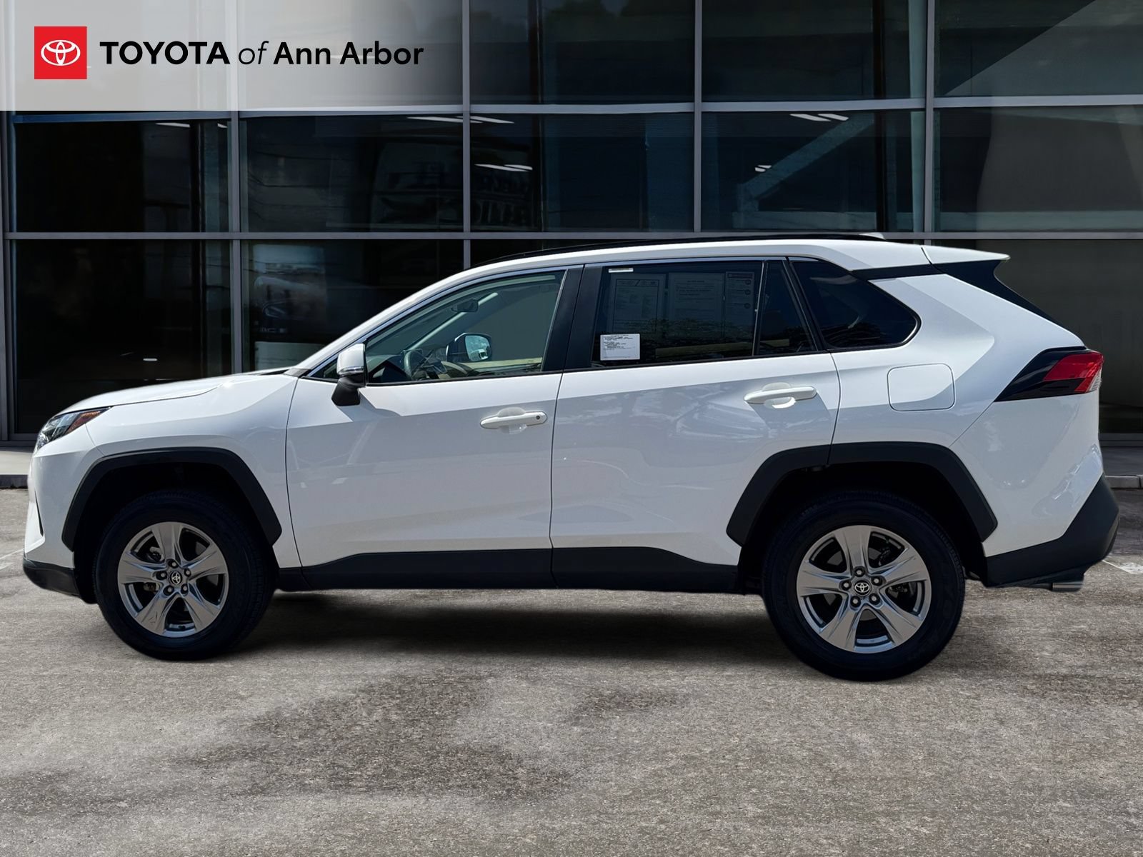 Used 2025 Toyota RAV4 XLE AWD/4WD image 8