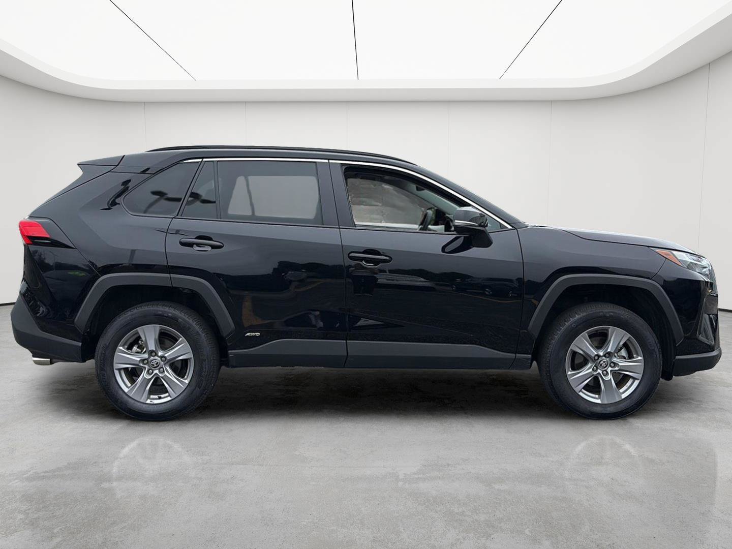 Used 2025 Toyota RAV4 XLE w/ Convenience Package AWD/4WD image 14