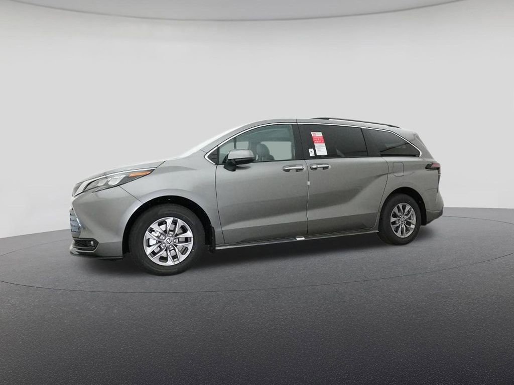 New 2026 Toyota Sienna XLE image 18
