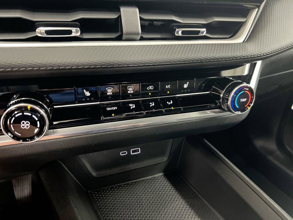 Used 2026 Chevrolet Equinox LT image 16