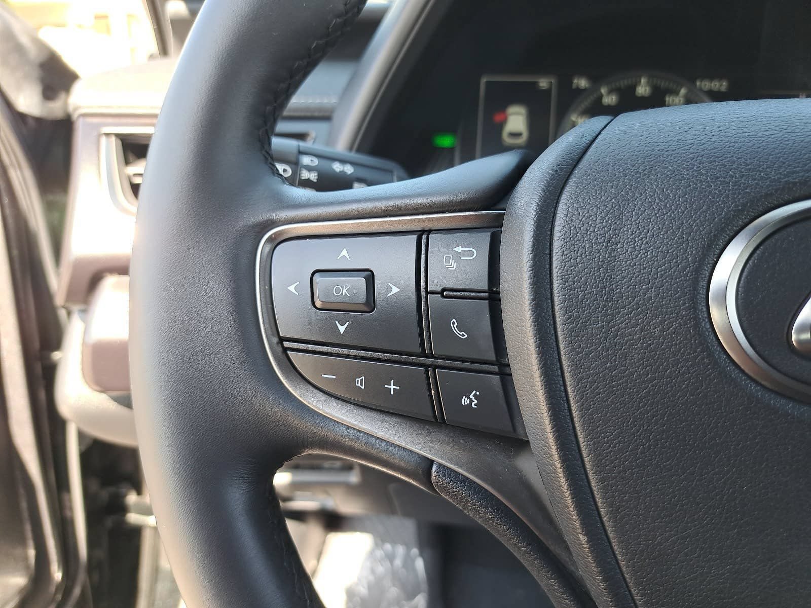 Used 2024 Lexus UX 250h FWD image 18