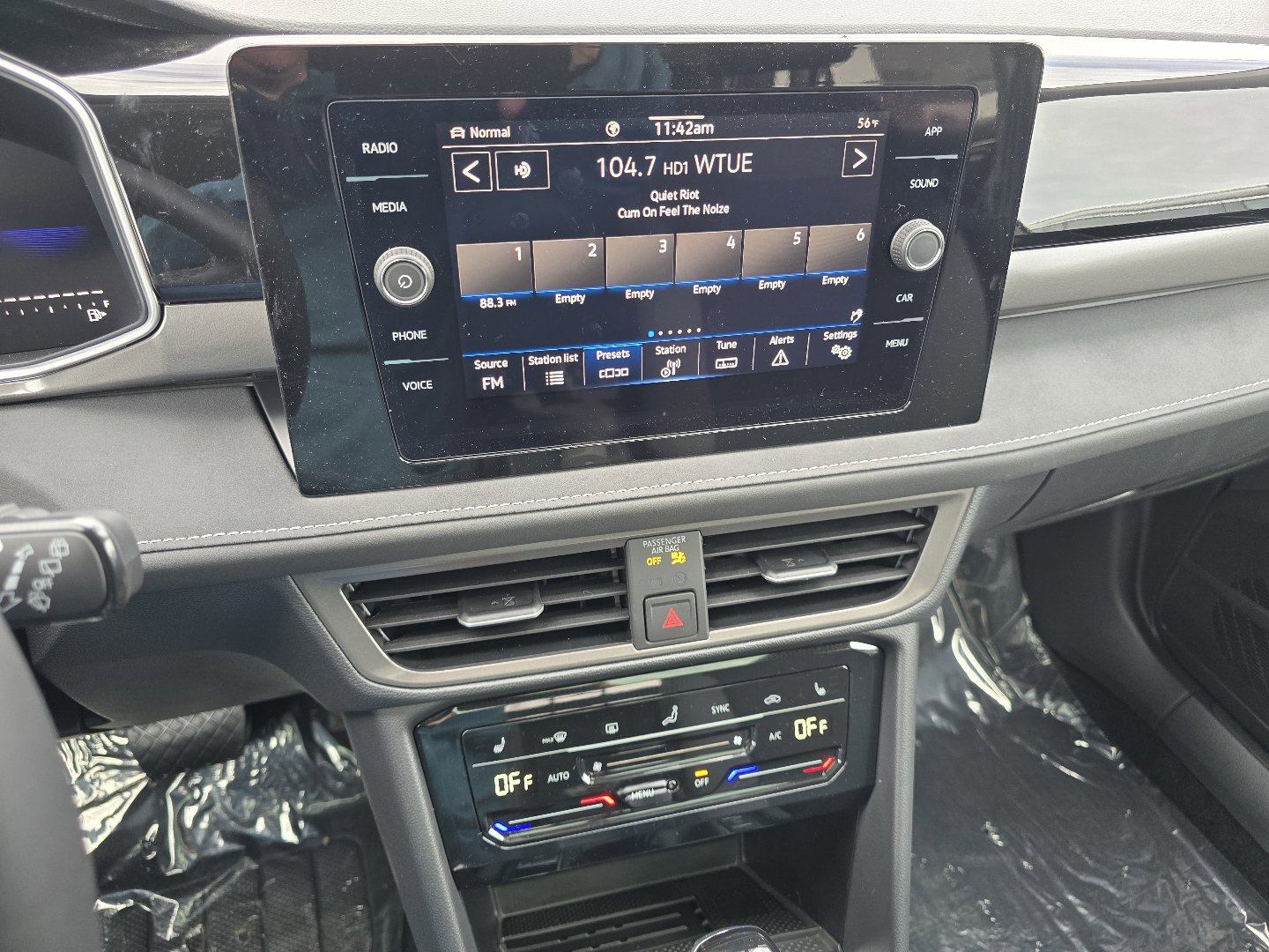 New 2026 Volkswagen Taos SE AWD/4WD image 16