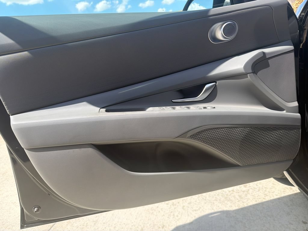 New 2026 Hyundai Elantra SE FWD image 17