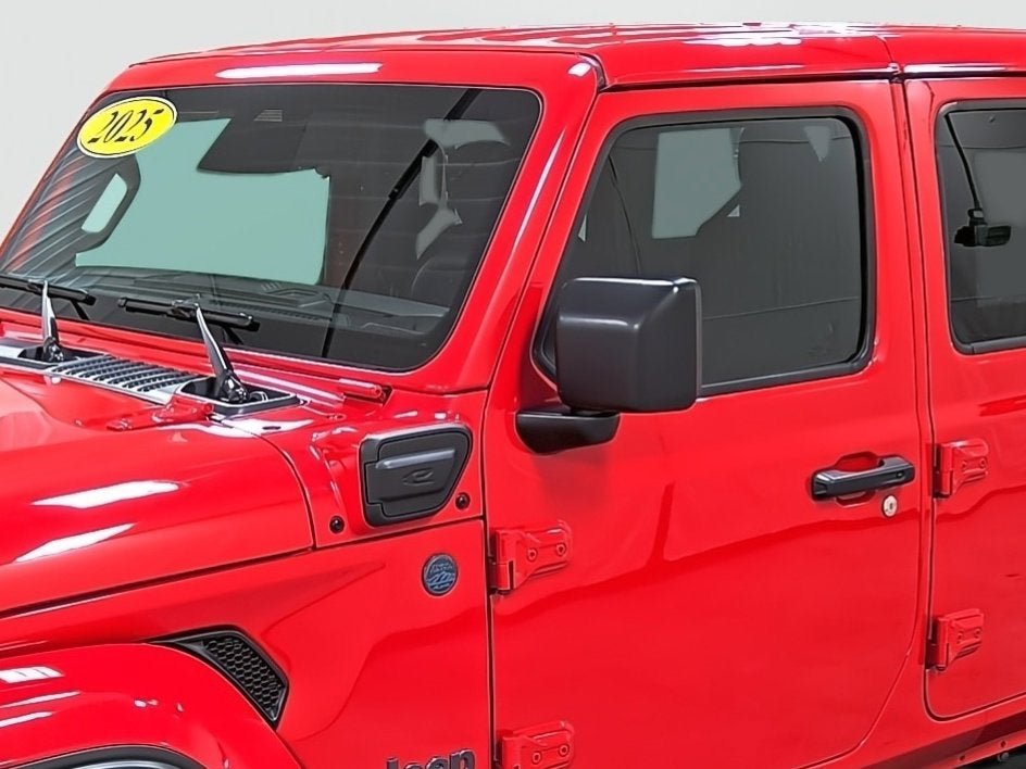 Used 2025 Jeep Wrangler Unlimited Sahara w/ Safety Group AWD/4WD image 8