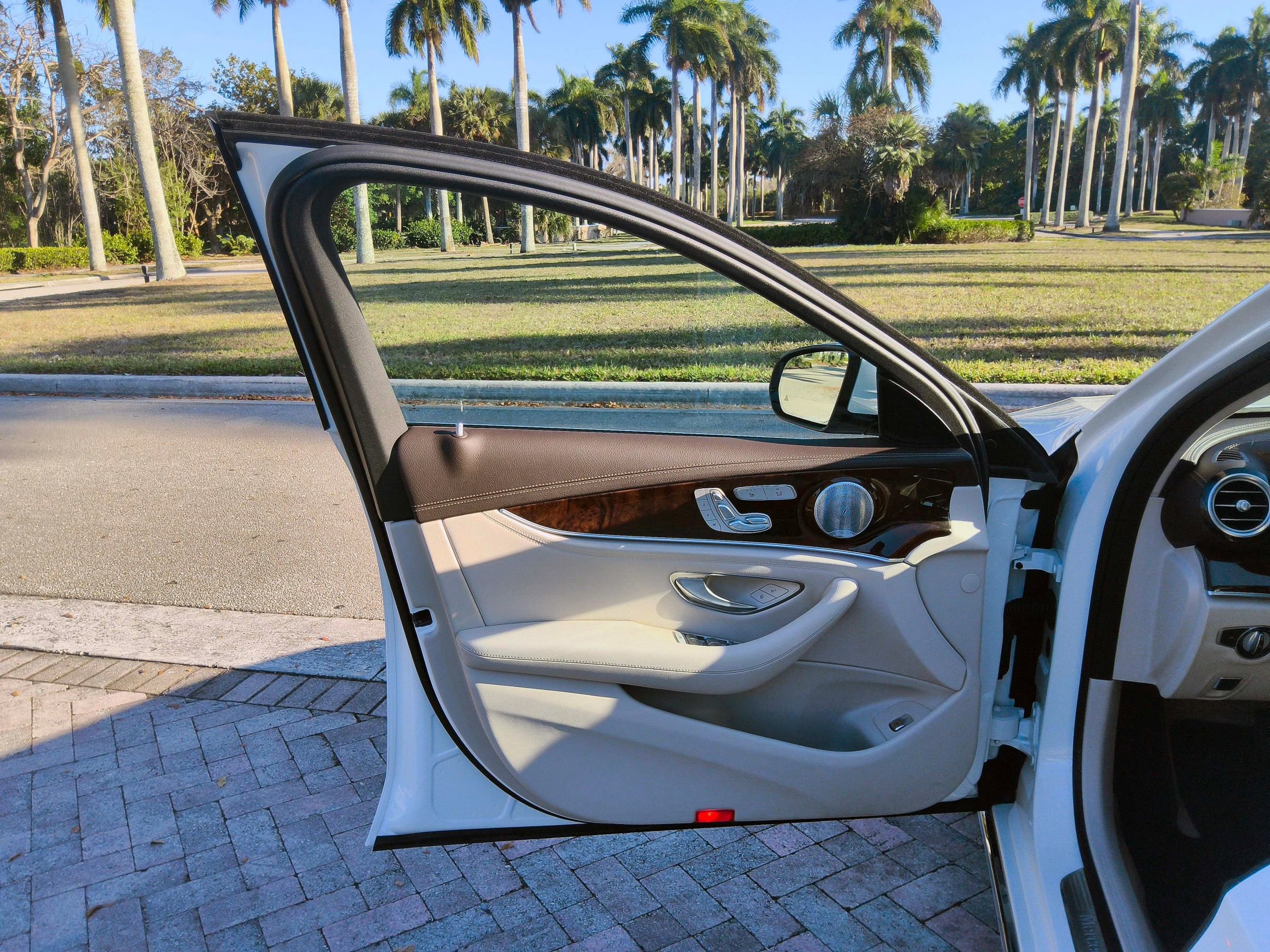 Used 2017 Mercedes-Benz E 300 image 21