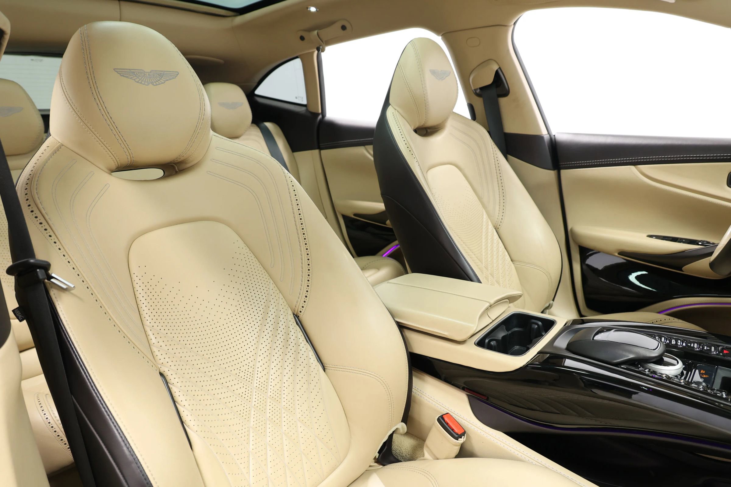 Used 2021 Aston Martin DBX image 91