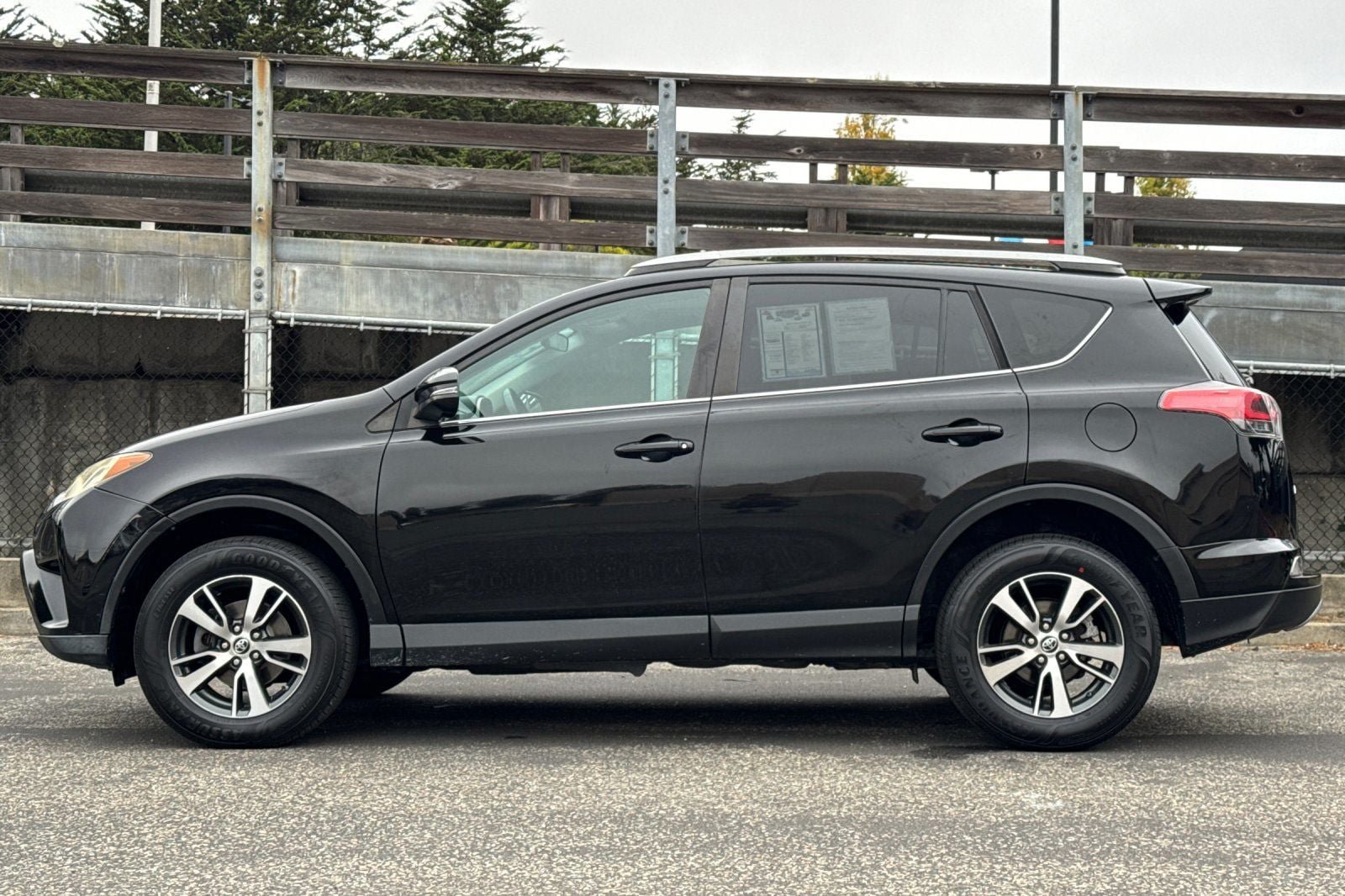 Used 2018 Toyota RAV4 XLE w/ Plus Extra Value Package FWD image 9