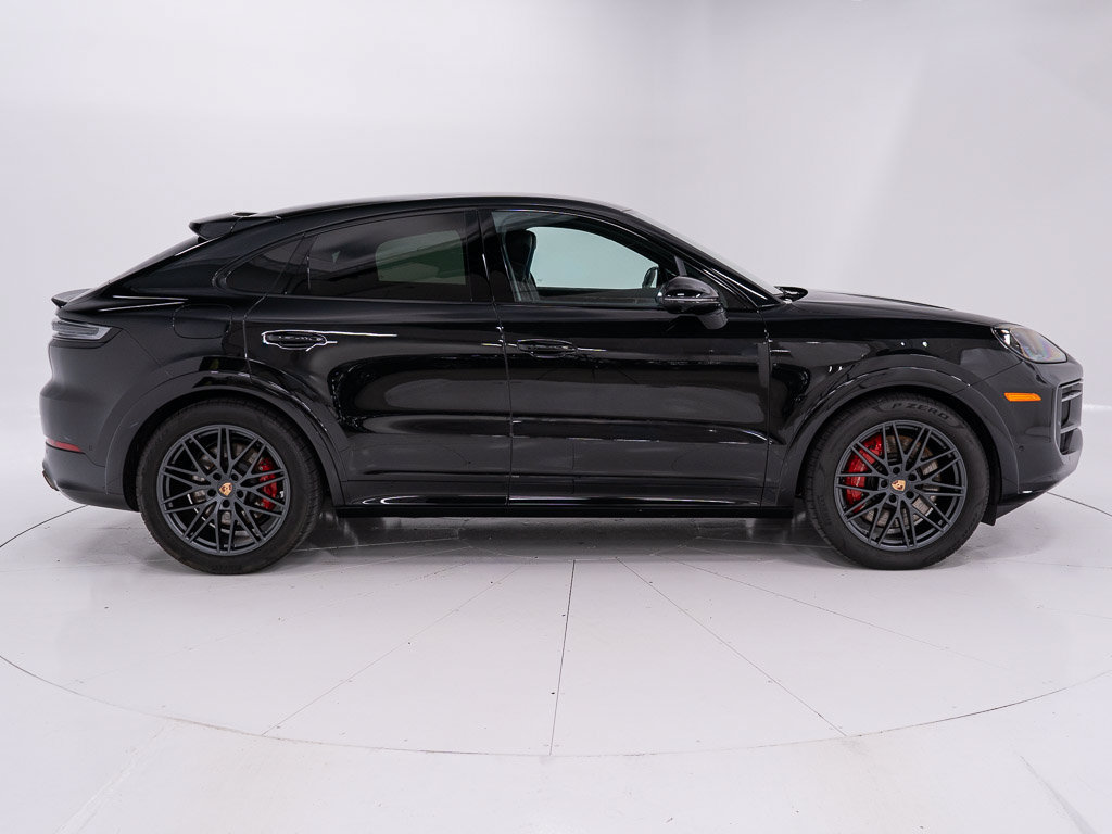 Certified 2026 Porsche Cayenne GTS AWD/4WD image 6