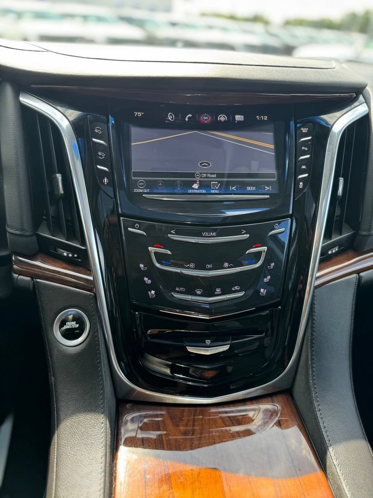 Used 2016 Cadillac Escalade Luxury AWD/4WD image 16
