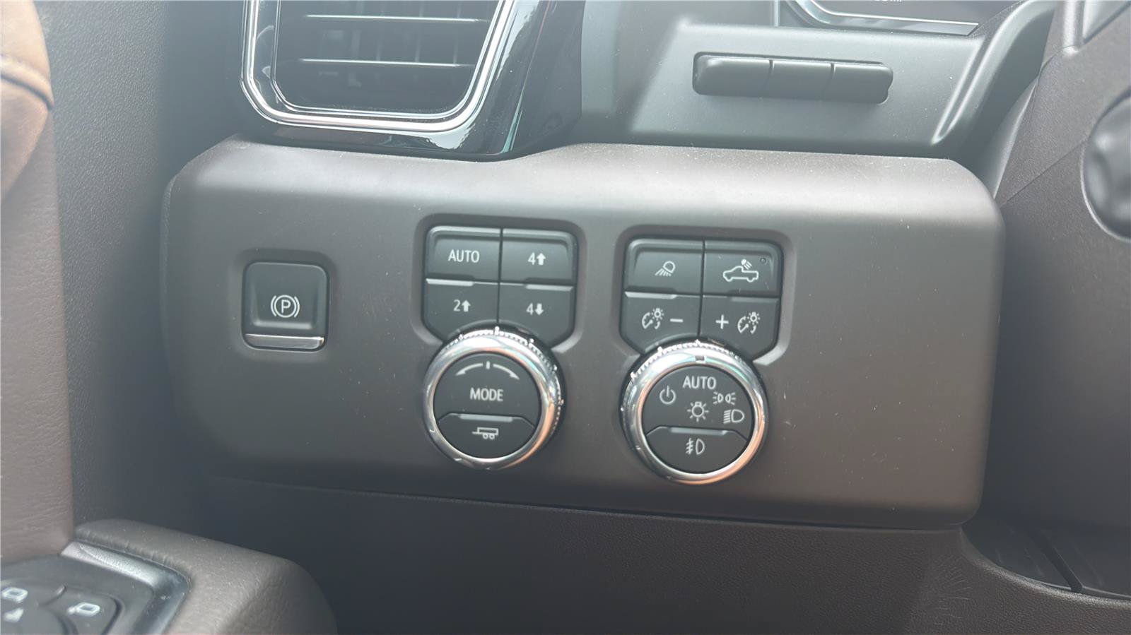 New 2026 GMC Sierra 1500 Denali w/ Denali Reserve Package AWD/4WD image 14