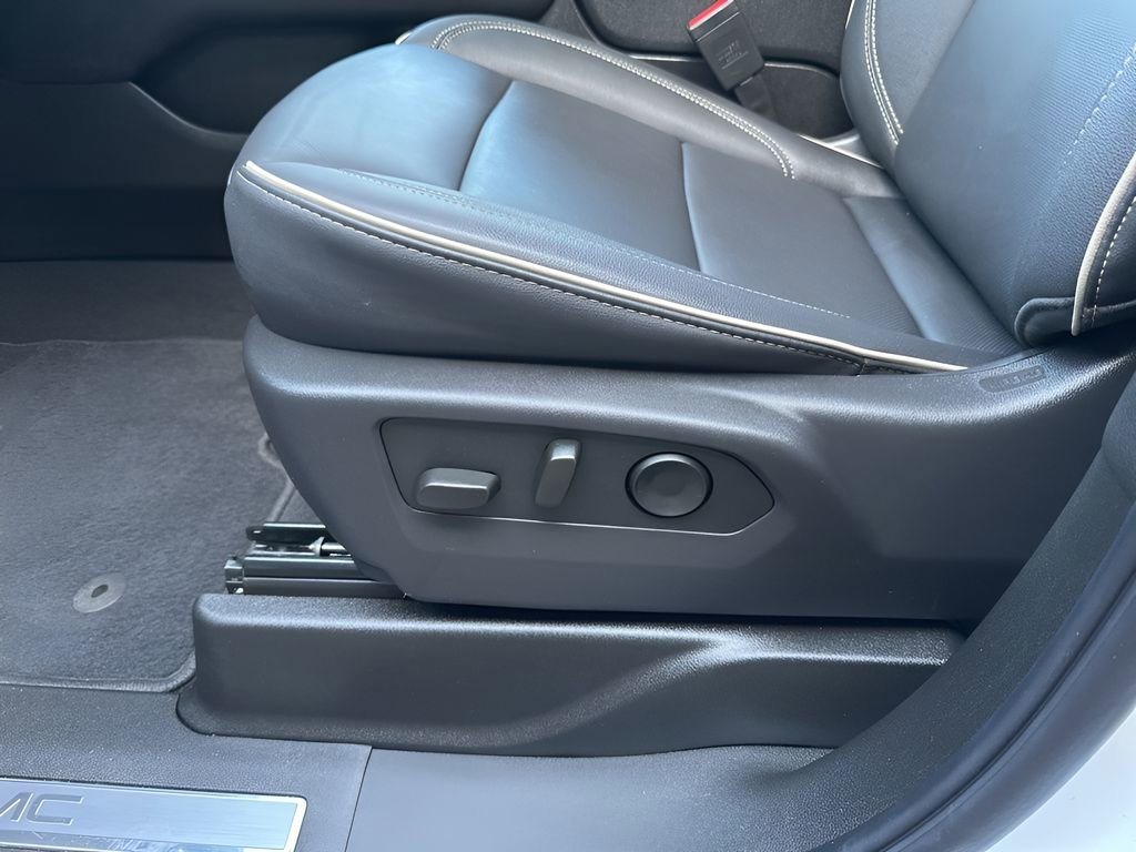 Used 2025 GMC Yukon XL Elevation w/ LPO, Elevation Black Package AWD/4WD image 21