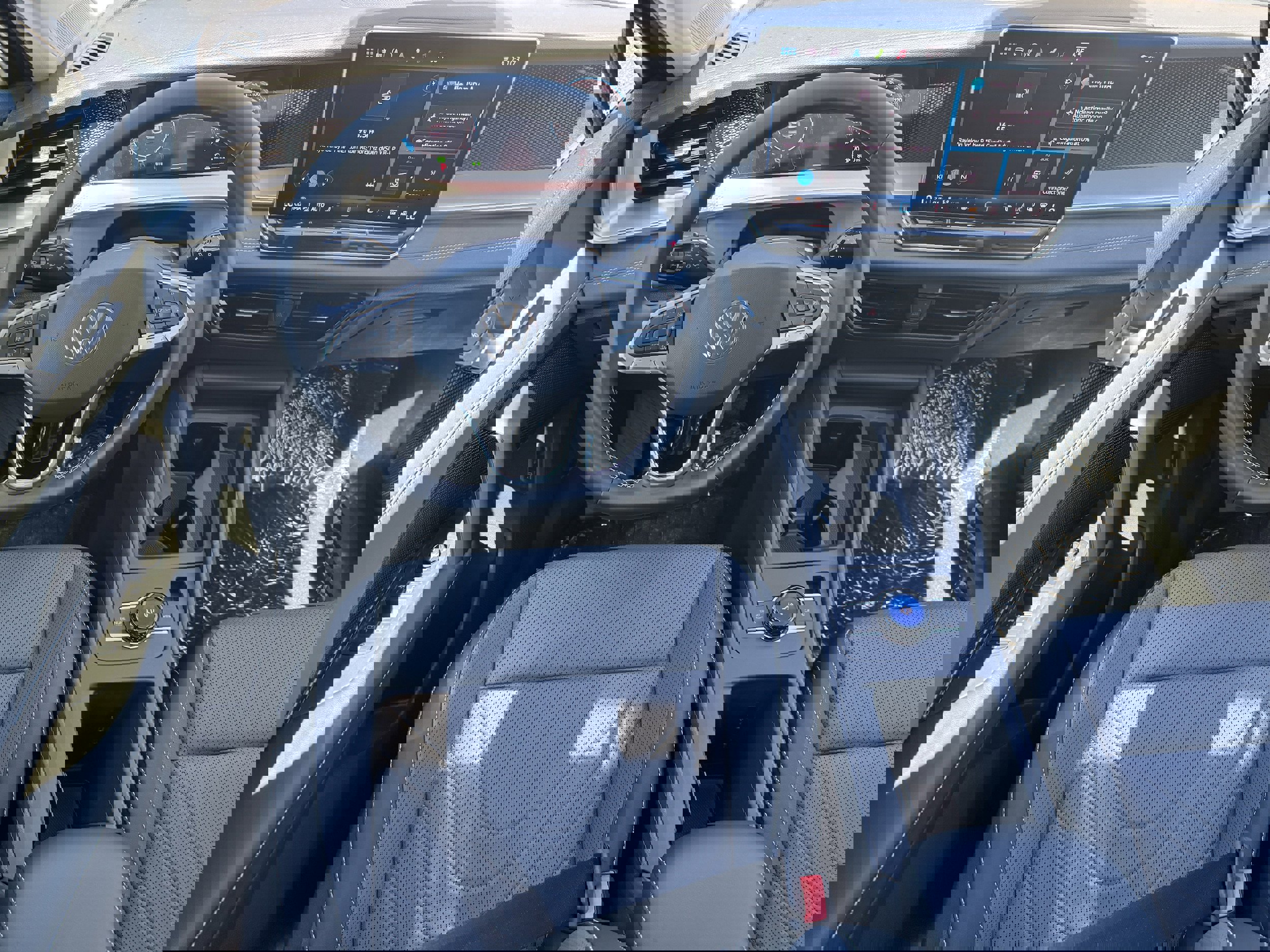 New 2025 Volkswagen Tiguan SE image 12