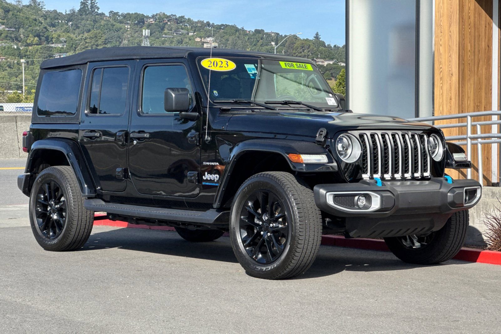 Used 2023 Jeep Wrangler Unlimited Sahara w/ Cold Weather Group AWD/4WD image 9