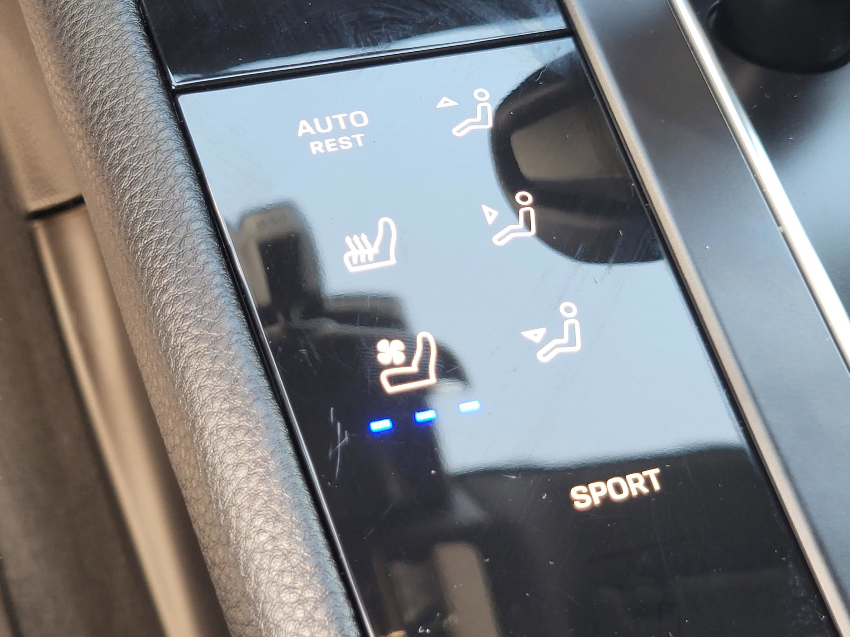 Used 2023 Porsche Macan AWD/4WD image 49