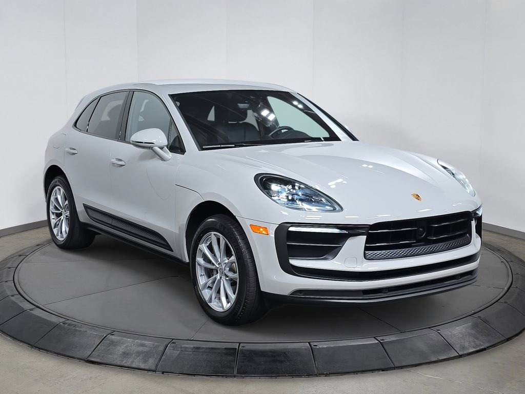 Certified 2025 Porsche Macan image 9