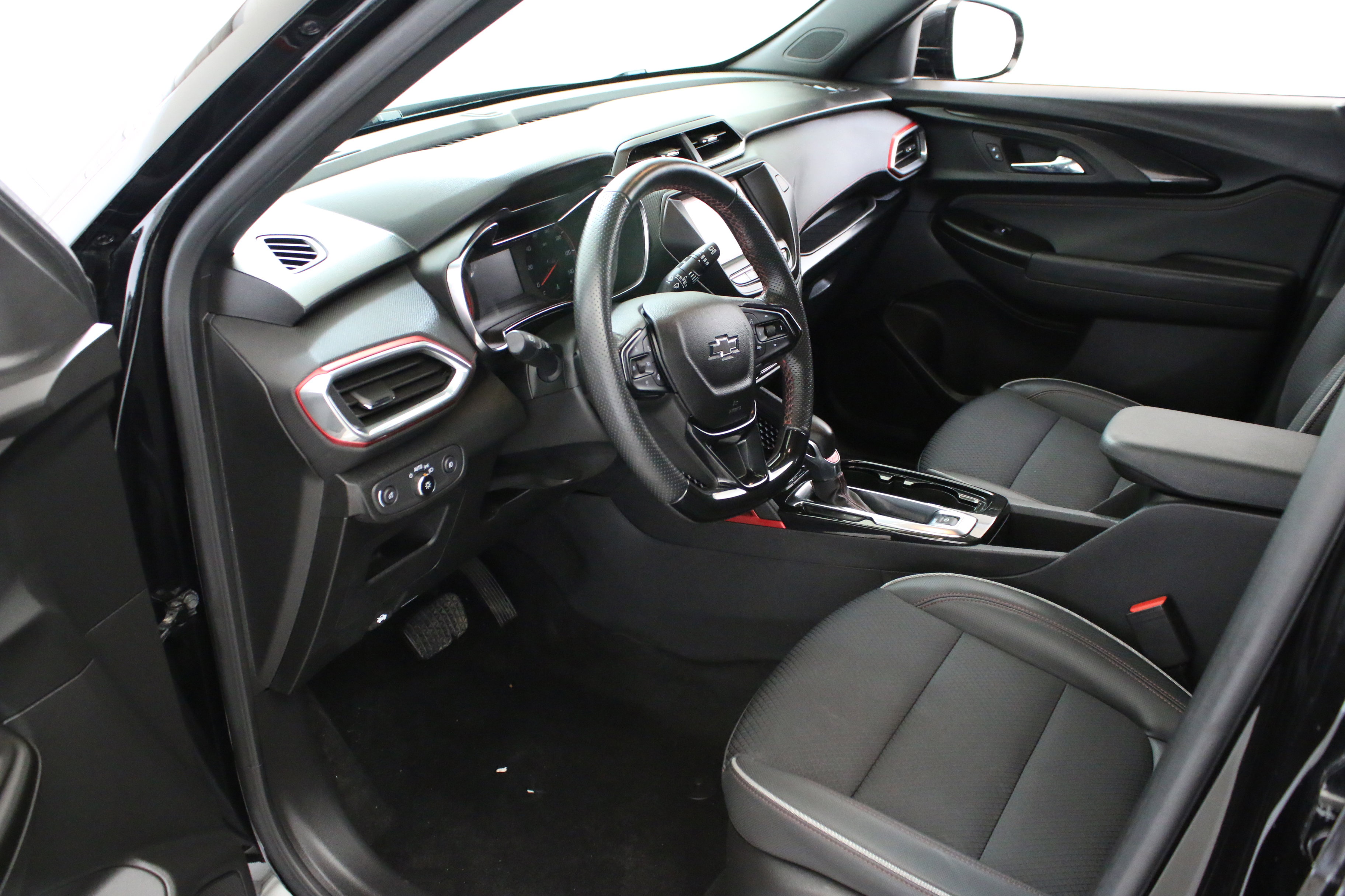 Used 2023 Chevrolet TrailBlazer RS image 25