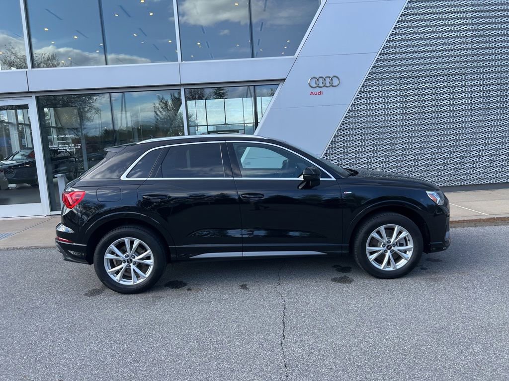 Used 2025 Audi Q3 2.0T Premium w/ Convenience Package AWD/4WD image 17