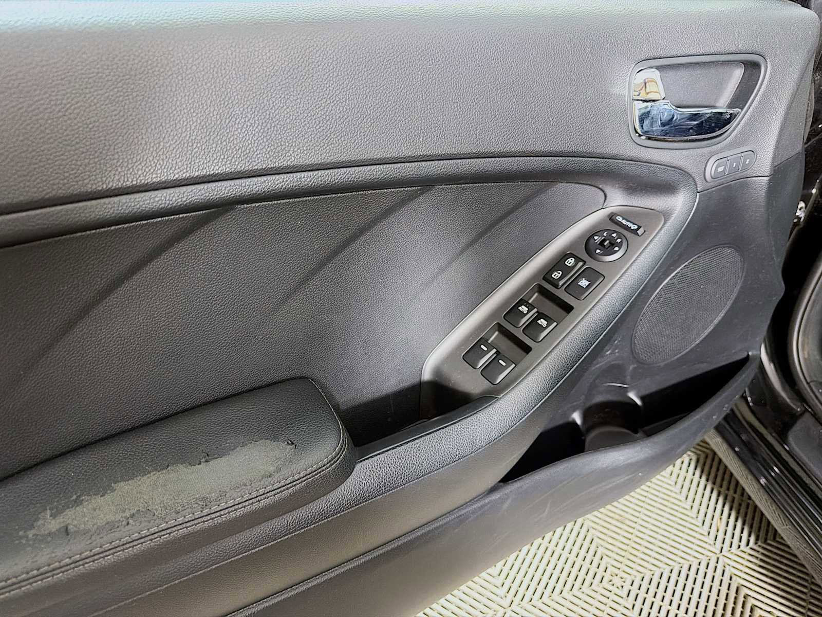 Used 2015 Kia Forte EX w/ Premium Package FWD image 15
