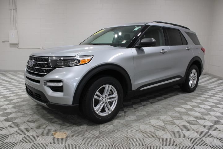 Used 2023 Ford Explorer XLT w/ Equipment Group 202A AWD/4WD image 7