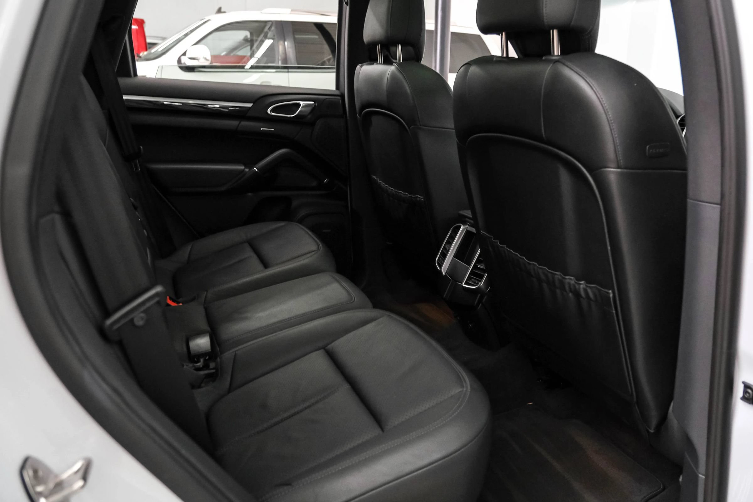 Used 2014 Porsche Cayenne Platinum Edition AWD/4WD image 35