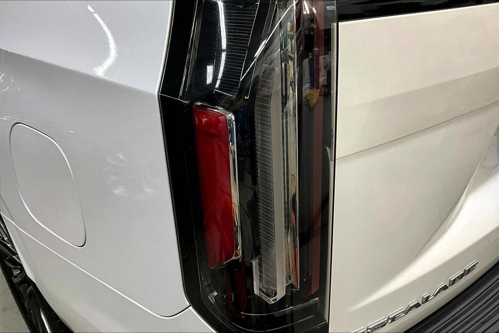 Certified 2023 Cadillac Escalade ESV V AWD/4WD image 23