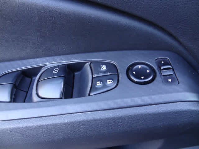Used 2024 Nissan Altima 2.5 SV w/ SV Premium Package FWD image 15