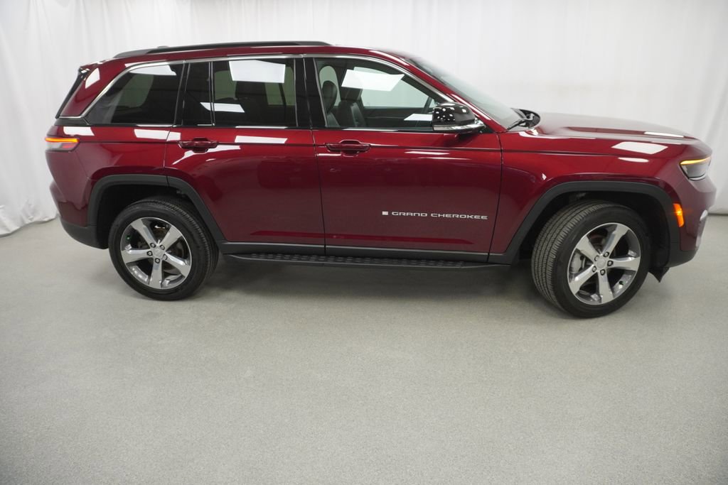 Certified 2025 Jeep Grand Cherokee Limited AWD/4WD image 10