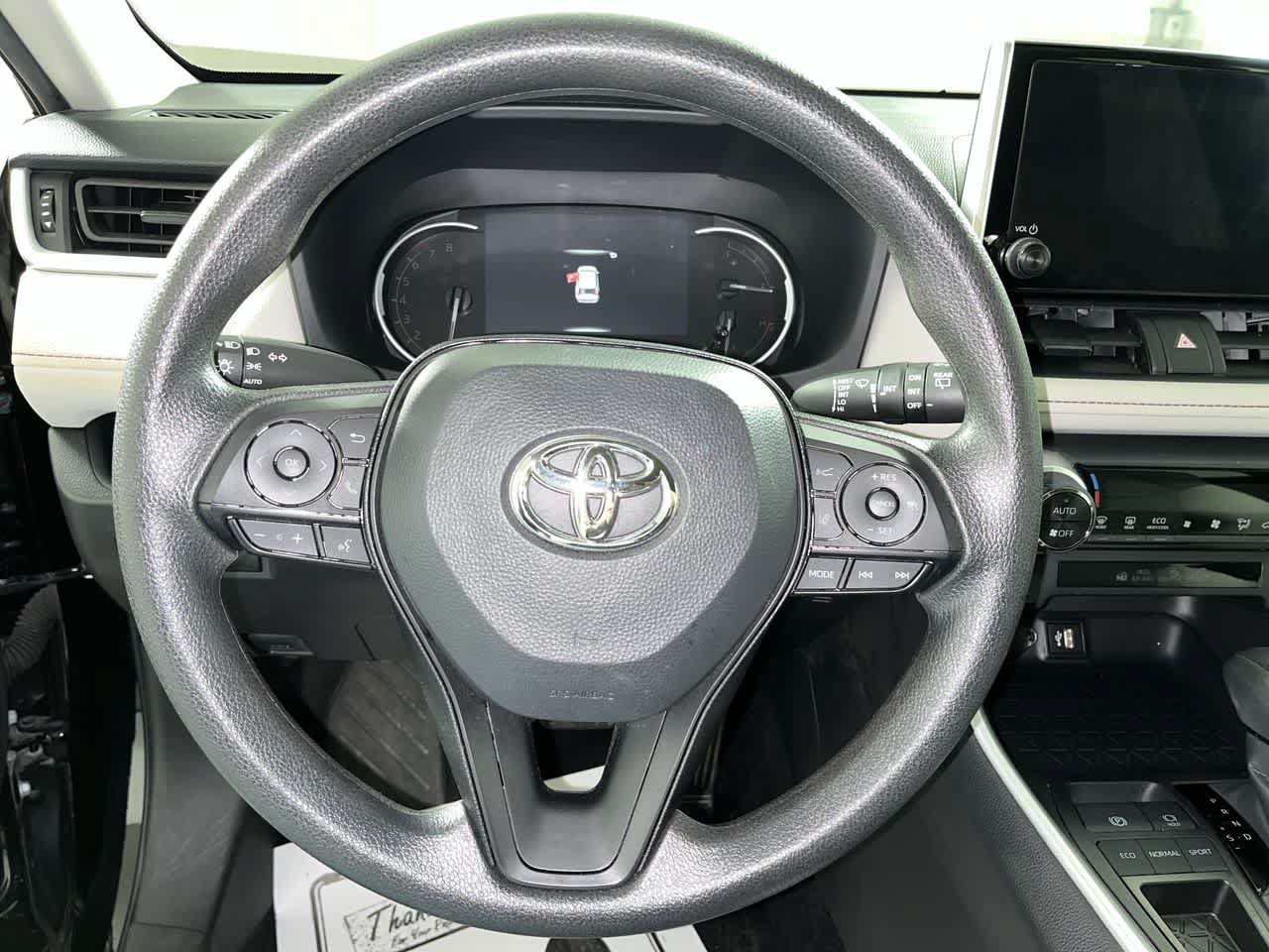 Used 2025 Toyota RAV4 XLE FWD image 16