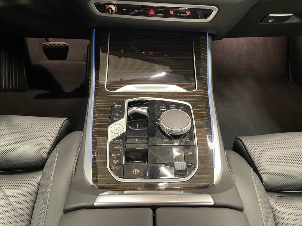 Used 2025 BMW X5 xDrive50e w/ Parking Assistance Package image 11