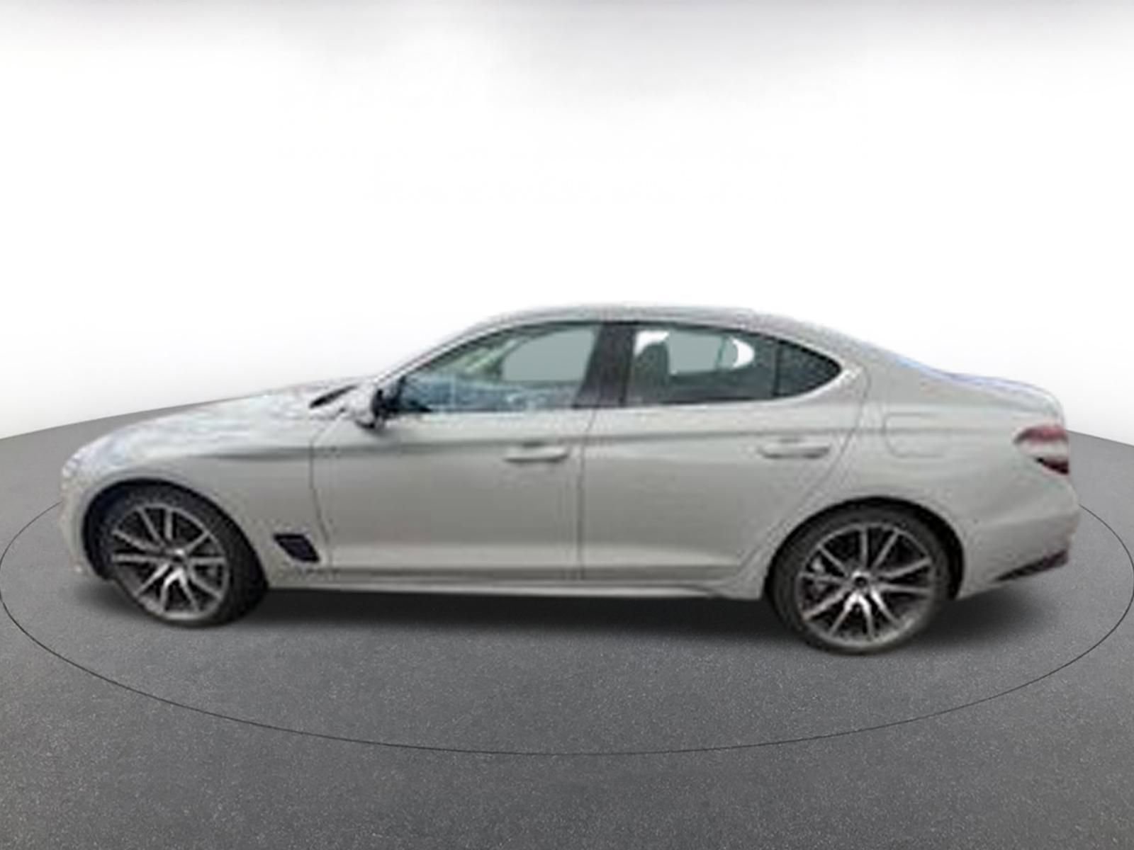 Used 2025 Genesis G70 2.5T image 4
