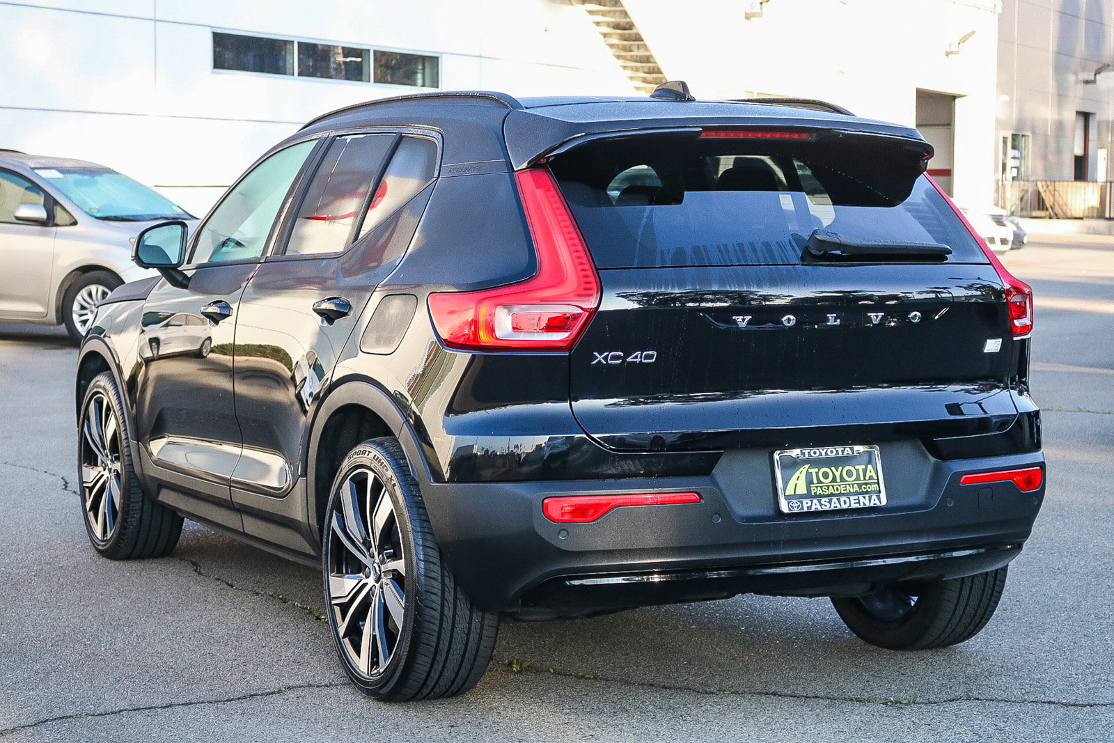 Used 2021 Volvo XC40 P8 Recharge w/ Advanced Package image 8