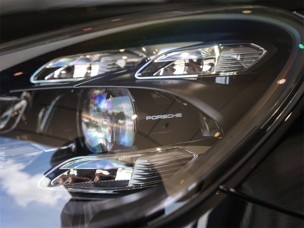 Certified 2023 Porsche Cayenne Platinum Edition image 14