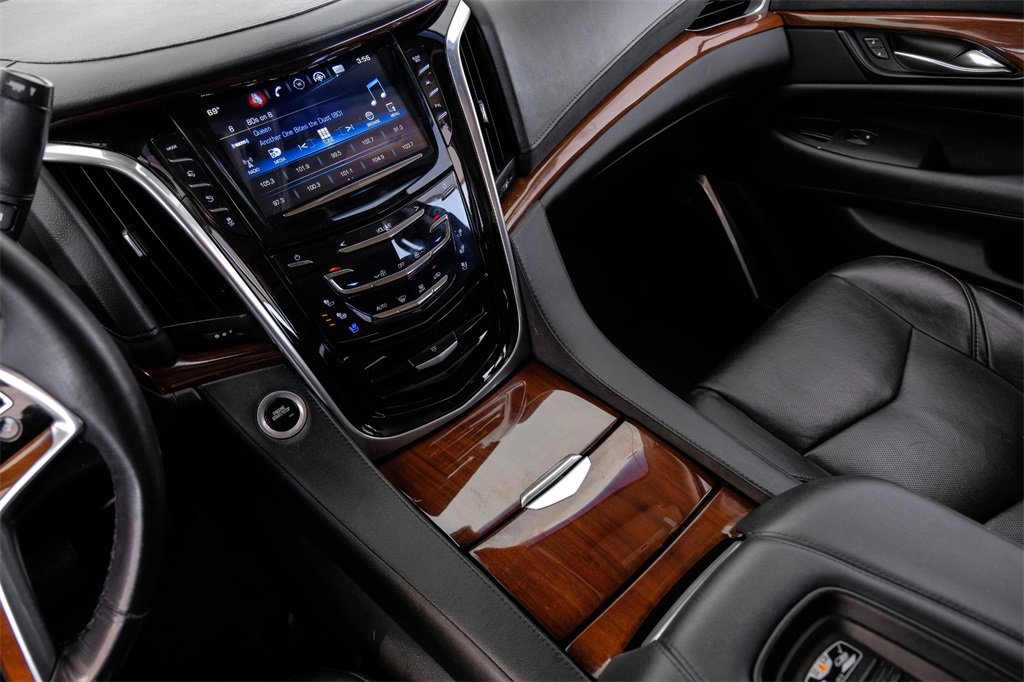 Used 2019 Cadillac Escalade ESV Luxury image 25